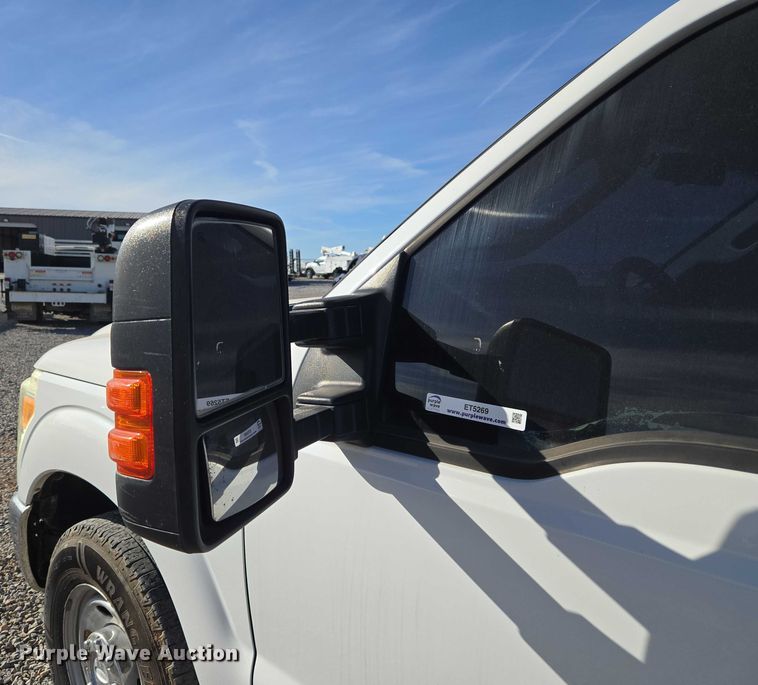 image for item ET5269 2013 Ford F250 Super Duty utility bed pickup truck