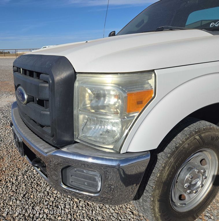 image for item ET5269 2013 Ford F250 Super Duty utility bed pickup truck