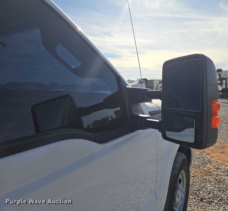 image for item ET5269 2013 Ford F250 Super Duty utility bed pickup truck