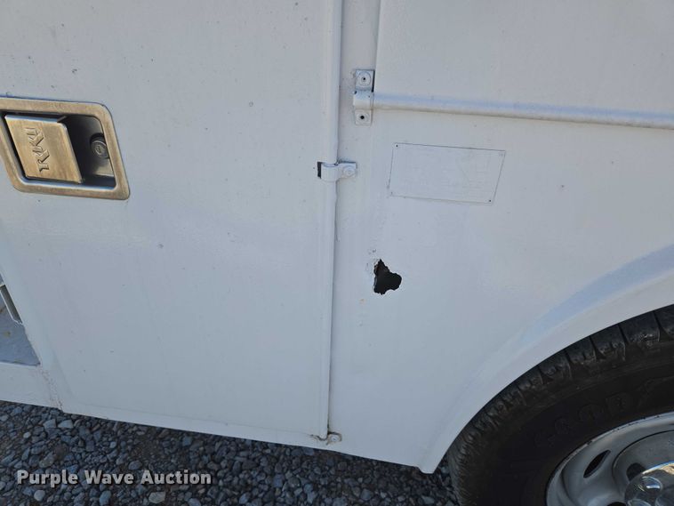 image for item ET5269 2013 Ford F250 Super Duty utility bed pickup truck