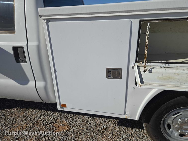 image for item ET5269 2013 Ford F250 Super Duty utility bed pickup truck