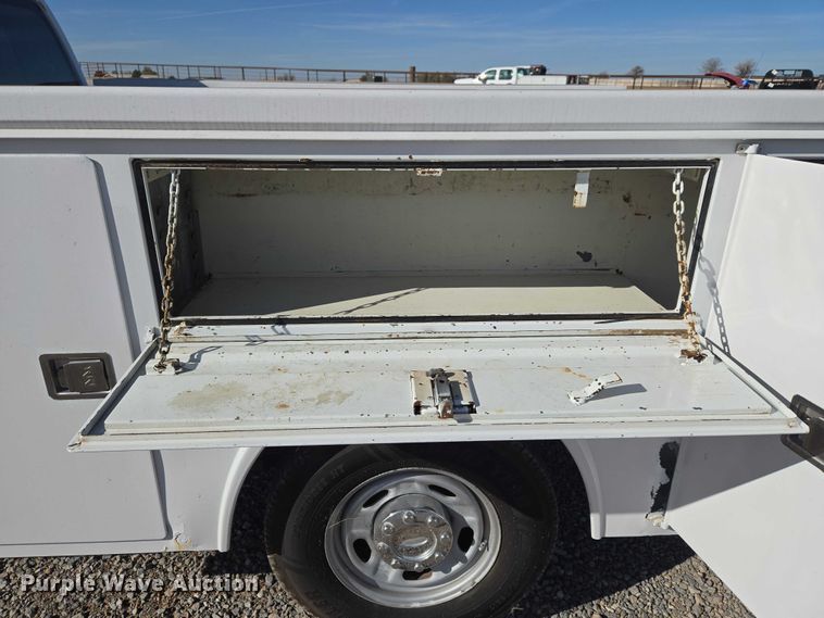 image for item ET5269 2013 Ford F250 Super Duty utility bed pickup truck