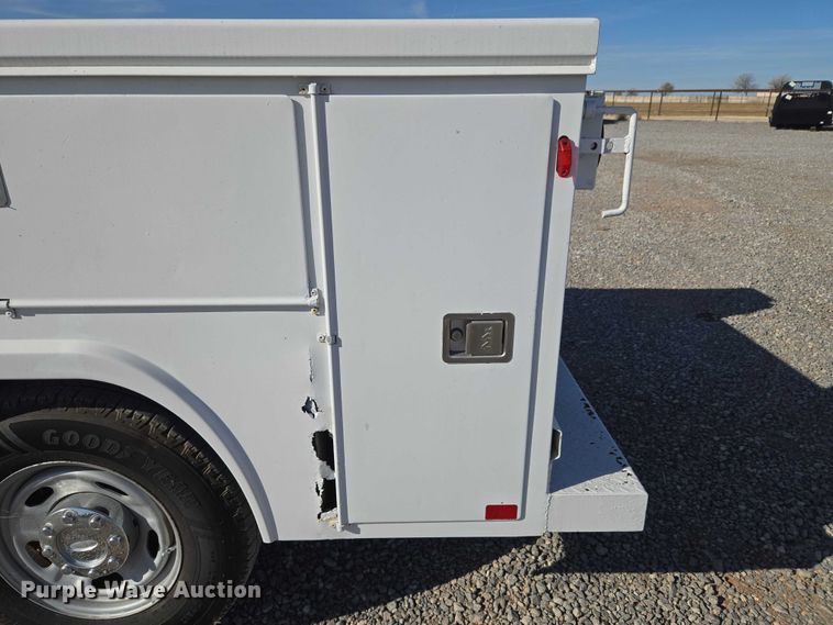 image for item ET5269 2013 Ford F250 Super Duty utility bed pickup truck