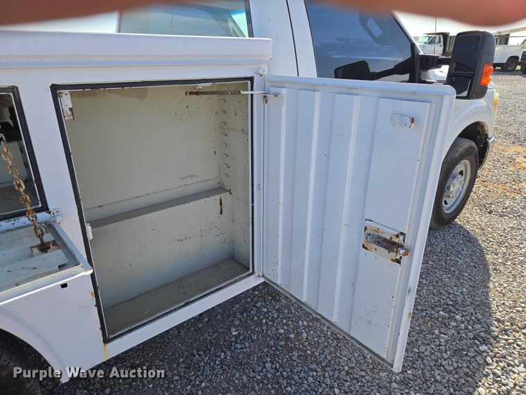 image for item ET5269 2013 Ford F250 Super Duty utility bed pickup truck
