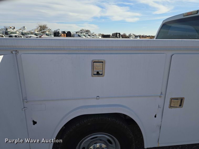 image for item ET5269 2013 Ford F250 Super Duty utility bed pickup truck