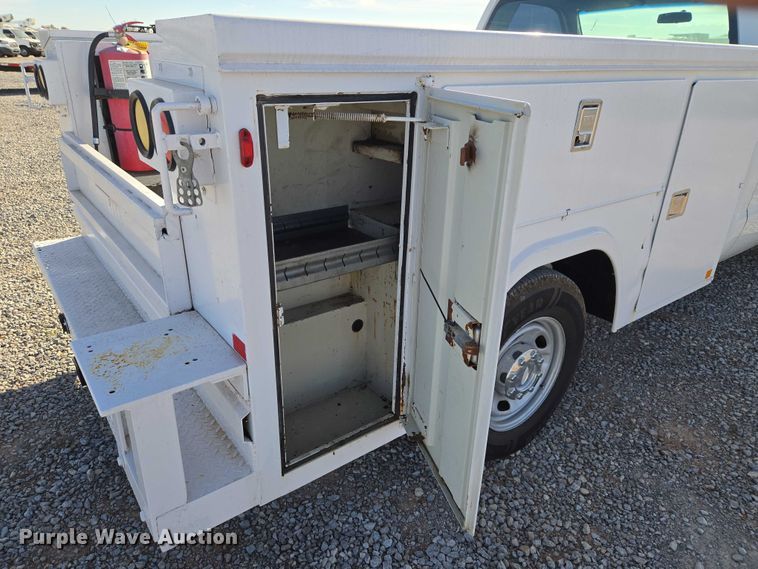 image for item ET5269 2013 Ford F250 Super Duty utility bed pickup truck