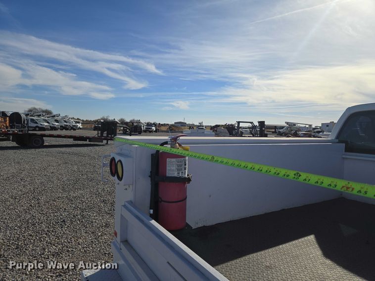 image for item ET5269 2013 Ford F250 Super Duty utility bed pickup truck