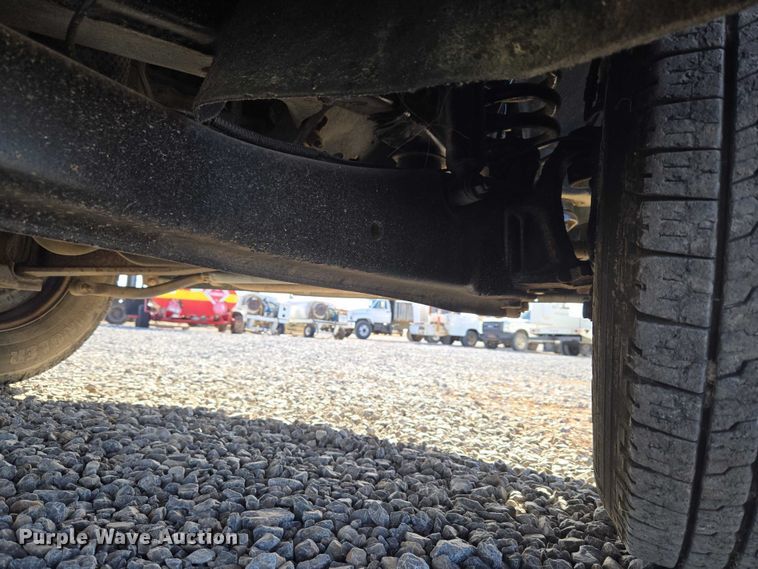 image for item ET5269 2013 Ford F250 Super Duty utility bed pickup truck