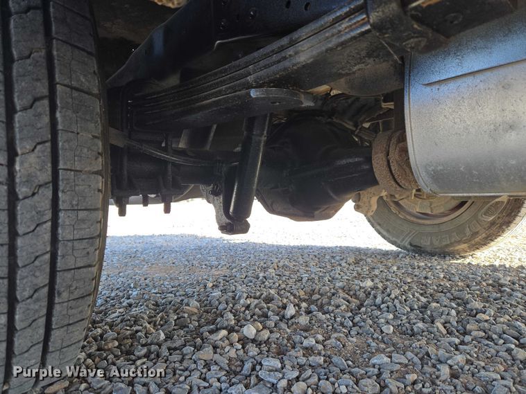 image for item ET5269 2013 Ford F250 Super Duty utility bed pickup truck