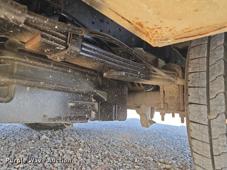 image for item ET5269 2013 Ford F250 Super Duty utility bed pickup truck