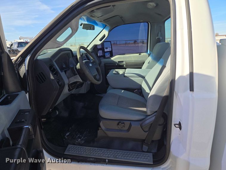 image for item ET5269 2013 Ford F250 Super Duty utility bed pickup truck