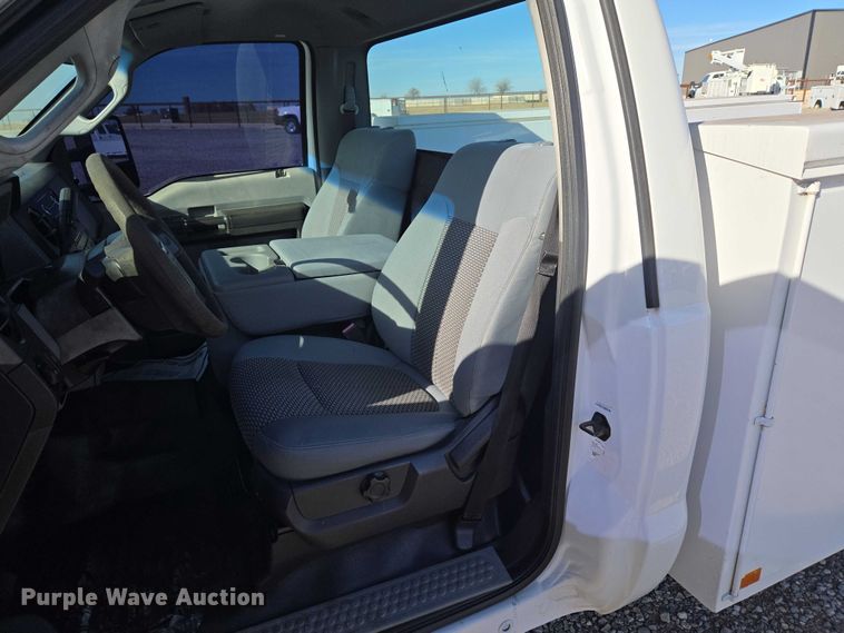 image for item ET5269 2013 Ford F250 Super Duty utility bed pickup truck