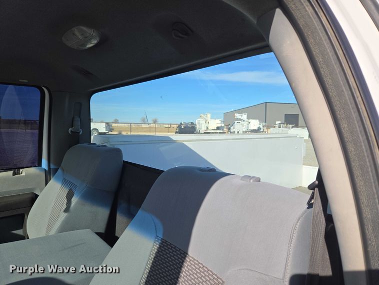 image for item ET5269 2013 Ford F250 Super Duty utility bed pickup truck