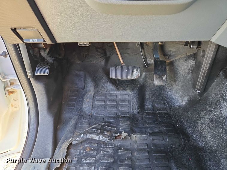 image for item ET5269 2013 Ford F250 Super Duty utility bed pickup truck