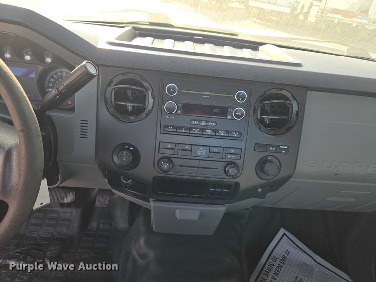 image for item ET5269 2013 Ford F250 Super Duty utility bed pickup truck