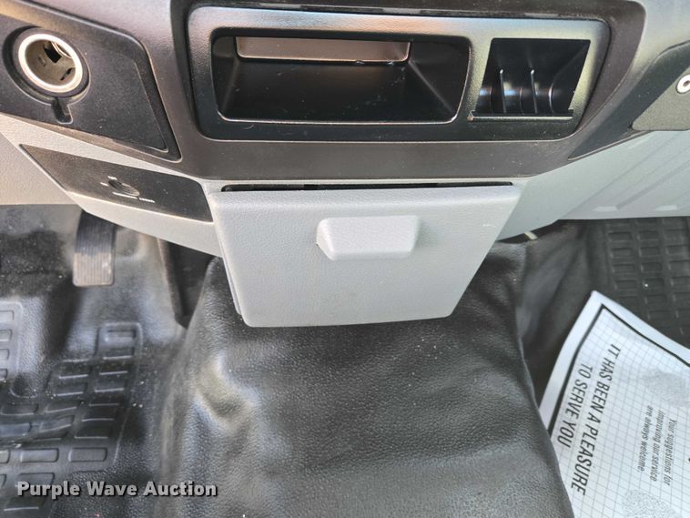 image for item ET5269 2013 Ford F250 Super Duty utility bed pickup truck