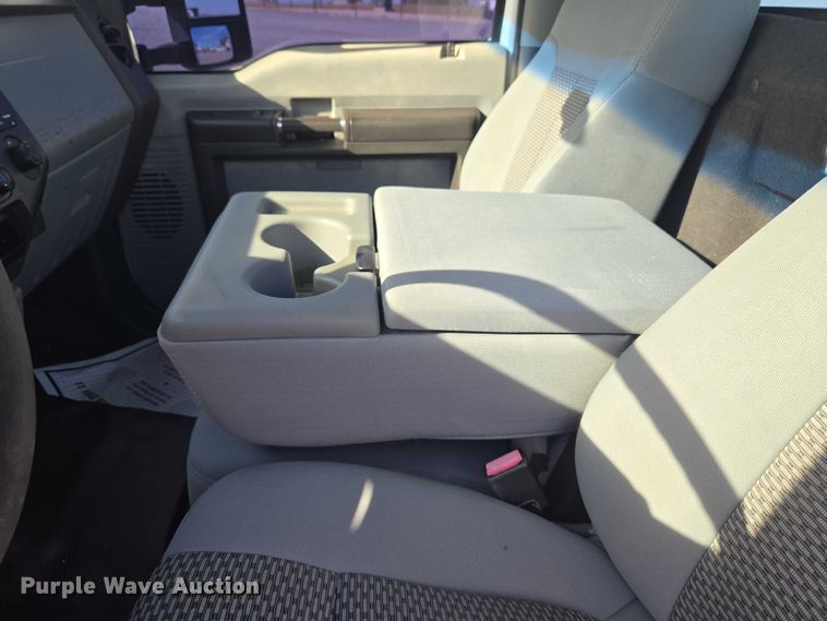 image for item ET5269 2013 Ford F250 Super Duty utility bed pickup truck