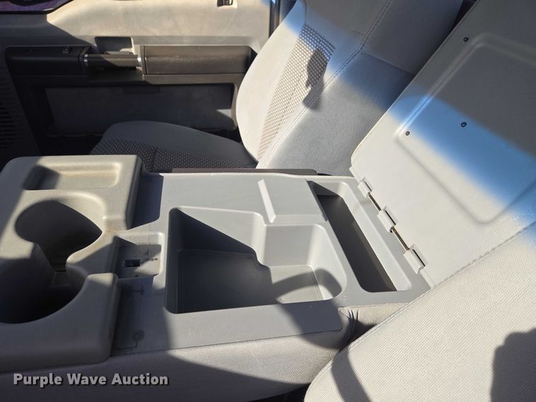 image for item ET5269 2013 Ford F250 Super Duty utility bed pickup truck