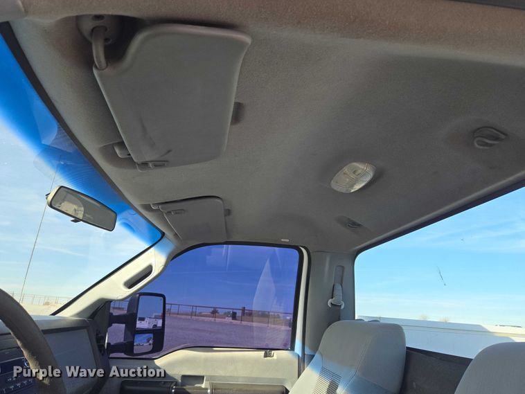 image for item ET5269 2013 Ford F250 Super Duty utility bed pickup truck