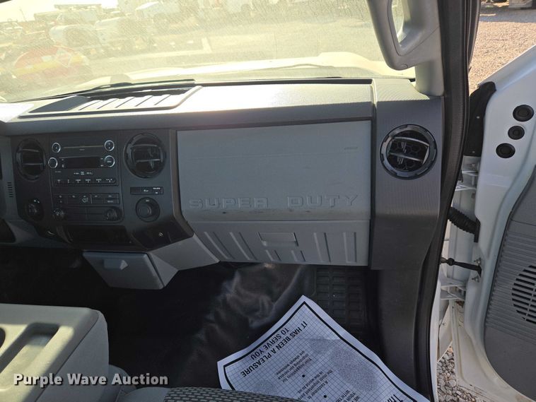 image for item ET5269 2013 Ford F250 Super Duty utility bed pickup truck