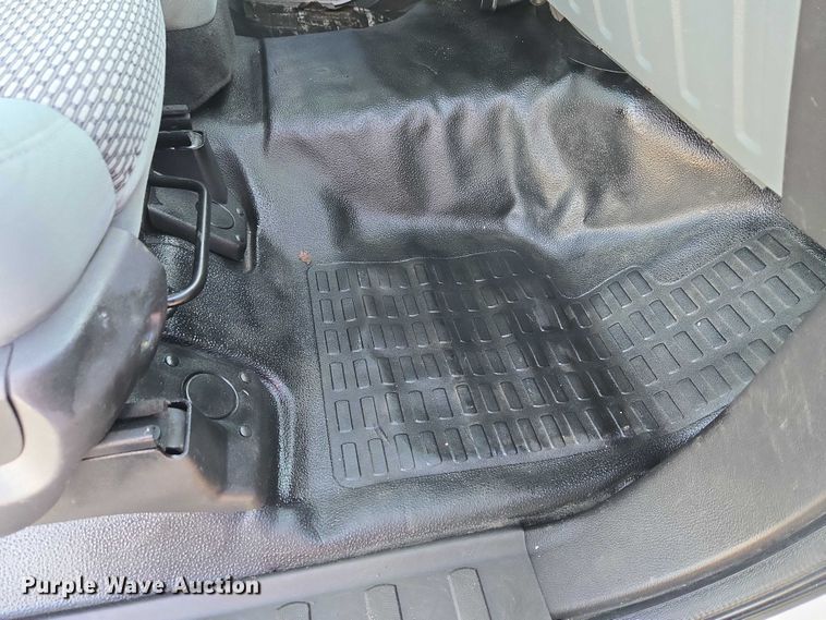 image for item ET5269 2013 Ford F250 Super Duty utility bed pickup truck