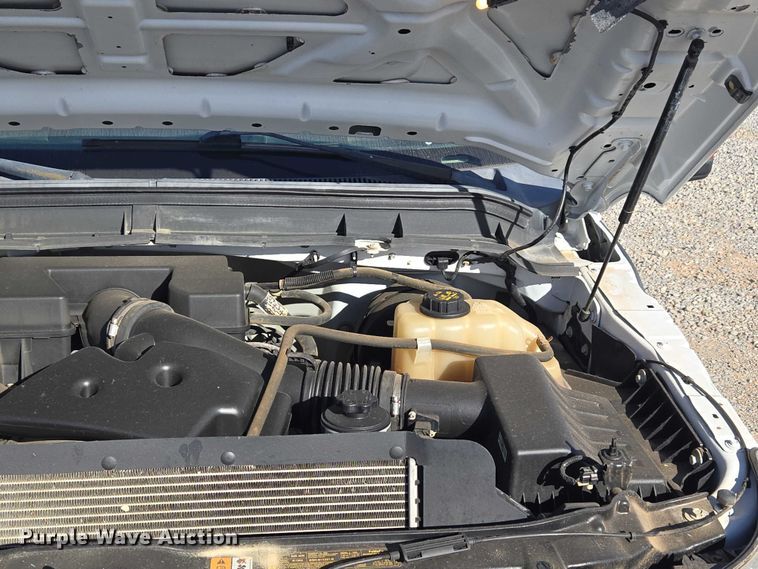 image for item ET5269 2013 Ford F250 Super Duty utility bed pickup truck