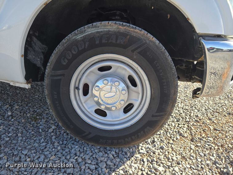 image for item ET5269 2013 Ford F250 Super Duty utility bed pickup truck