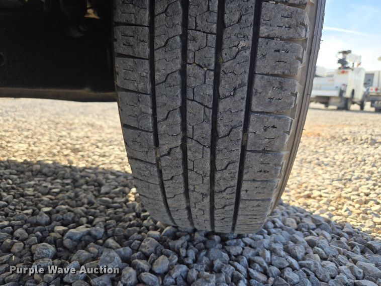 image for item ET5269 2013 Ford F250 Super Duty utility bed pickup truck