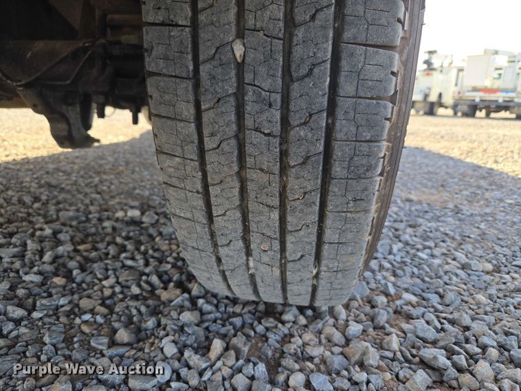 image for item ET5269 2013 Ford F250 Super Duty utility bed pickup truck