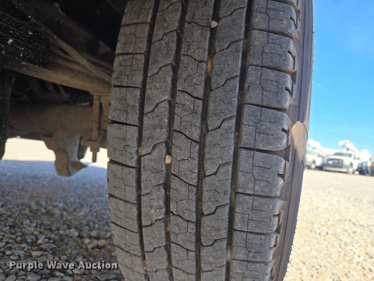 image for item ET5269 2013 Ford F250 Super Duty utility bed pickup truck