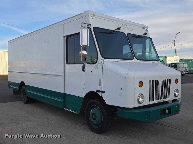 image for item ET5270 2014 Freightliner MT45 delivery truck