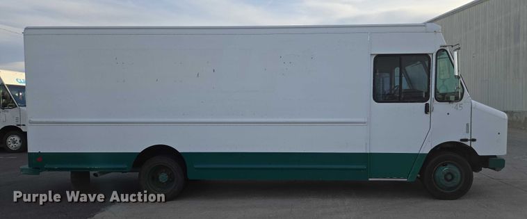 image for item ET5270 2014 Freightliner MT45 delivery truck