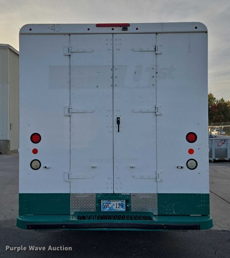 image for item ET5270 2014 Freightliner MT45 delivery truck