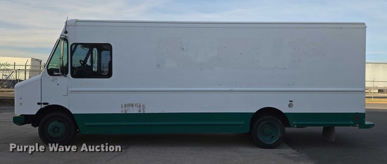 image for item ET5270 2014 Freightliner MT45 delivery truck