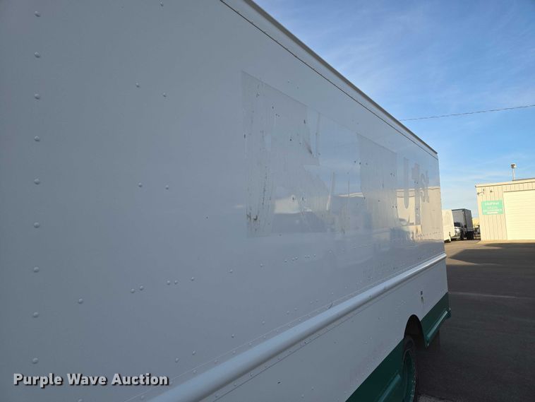 image for item ET5270 2014 Freightliner MT45 delivery truck