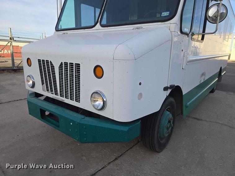 image for item ET5270 2014 Freightliner MT45 delivery truck