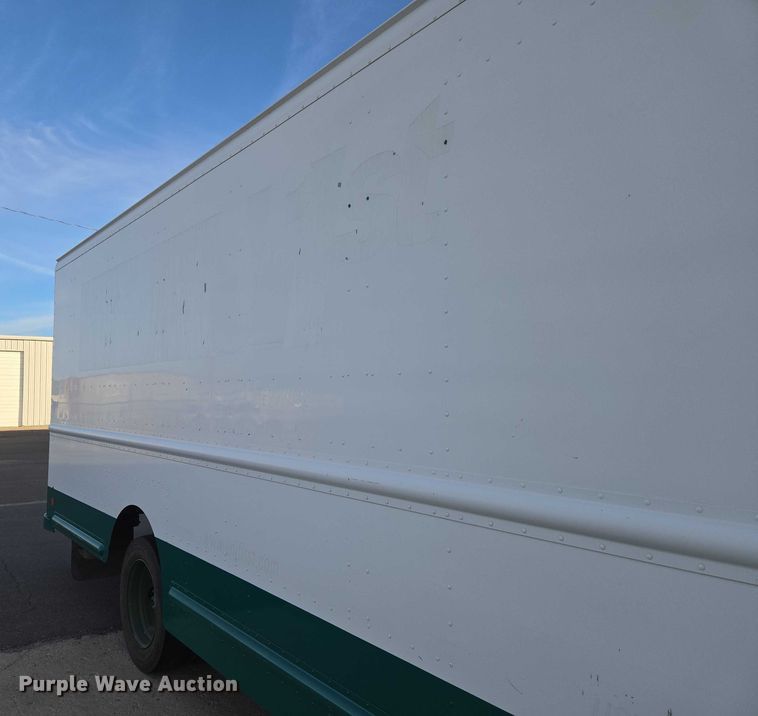 image for item ET5270 2014 Freightliner MT45 delivery truck