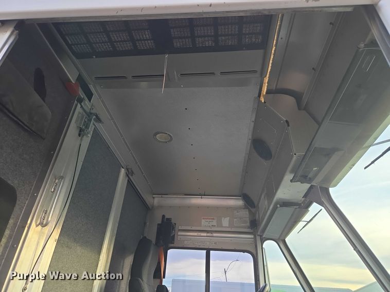 image for item ET5270 2014 Freightliner MT45 delivery truck