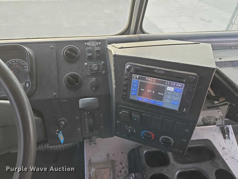 image for item ET5270 2014 Freightliner MT45 delivery truck