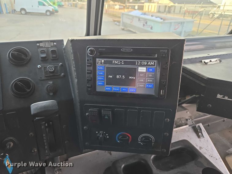 image for item ET5270 2014 Freightliner MT45 delivery truck