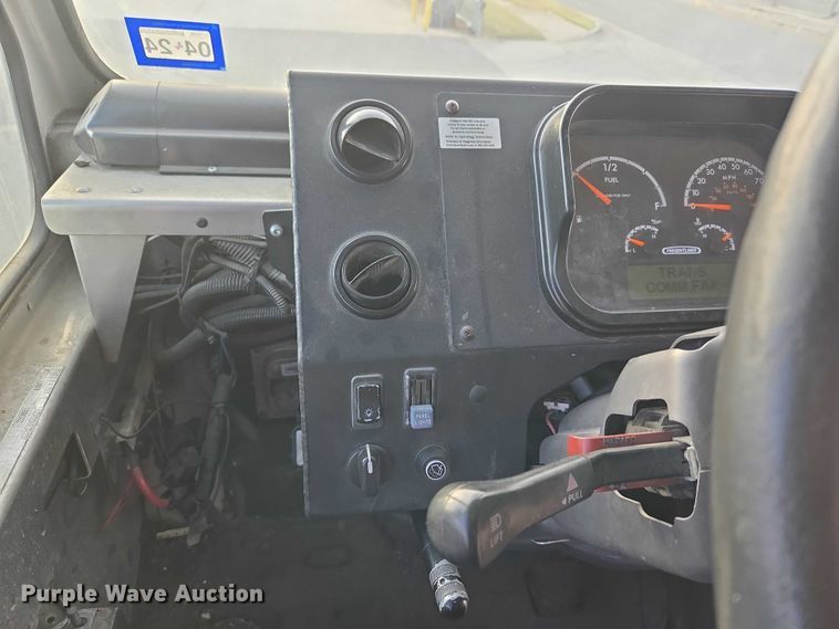 image for item ET5270 2014 Freightliner MT45 delivery truck