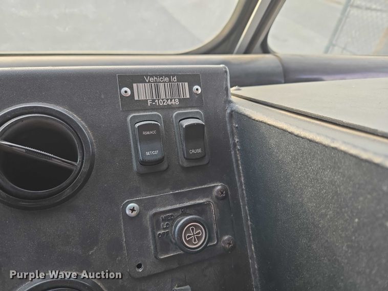 image for item ET5270 2014 Freightliner MT45 delivery truck