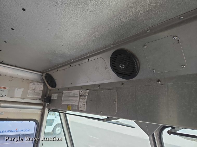 image for item ET5270 2014 Freightliner MT45 delivery truck