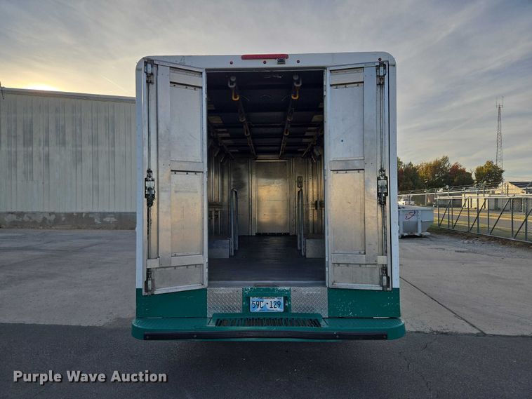 image for item ET5270 2014 Freightliner MT45 delivery truck