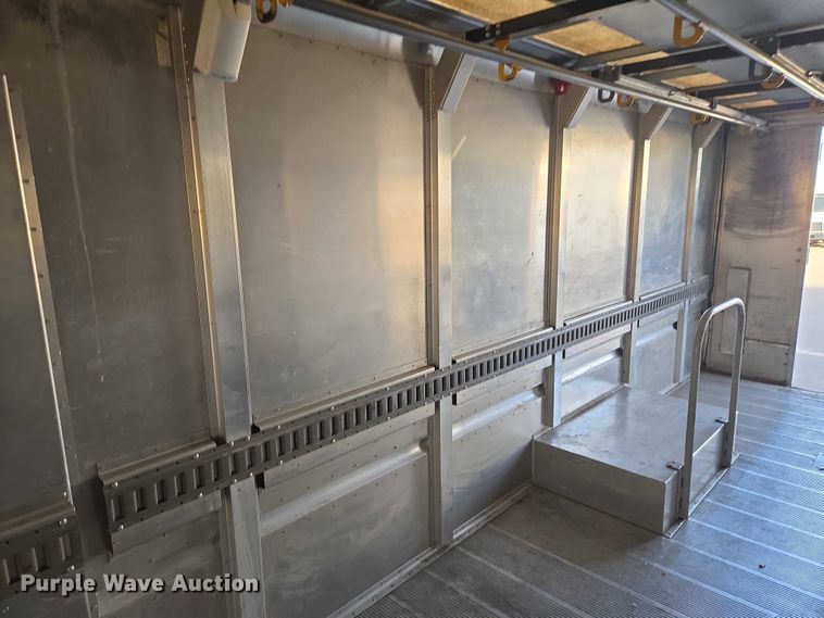 image for item ET5270 2014 Freightliner MT45 delivery truck