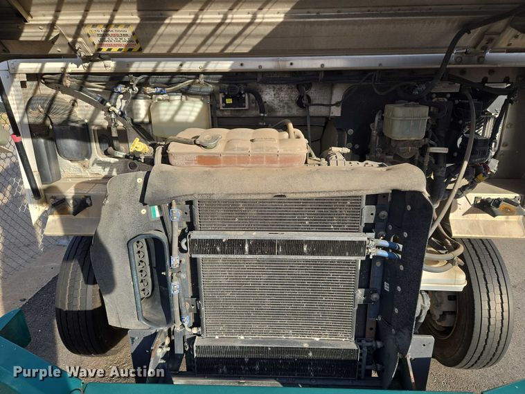 image for item ET5270 2014 Freightliner MT45 delivery truck