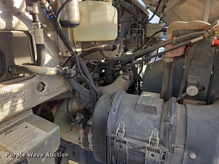 image for item ET5270 2014 Freightliner MT45 delivery truck