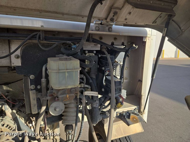 image for item ET5270 2014 Freightliner MT45 delivery truck