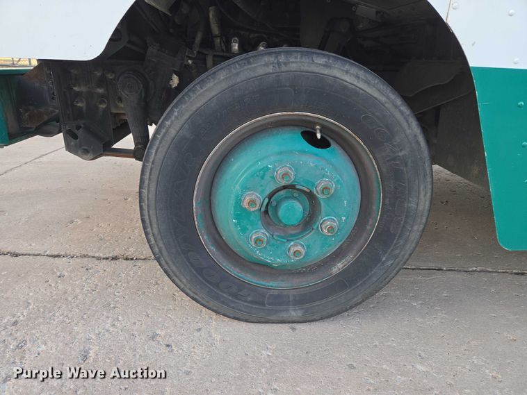 image for item ET5270 2014 Freightliner MT45 delivery truck