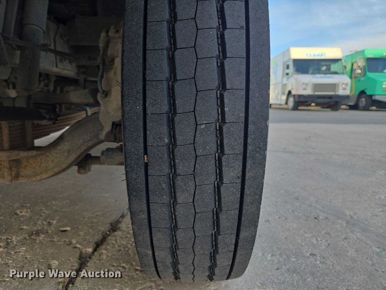 image for item ET5270 2014 Freightliner MT45 delivery truck